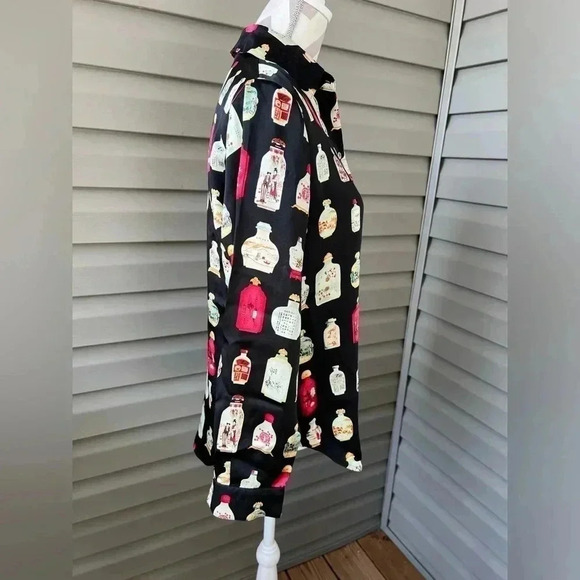 Chic Black Button Down Shirt with Bottle Print - Picture 3 of 8